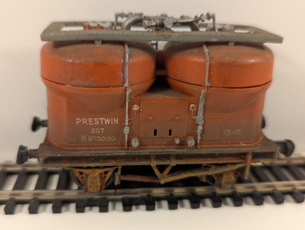 Wrenn “Prestwin” Twin Silo Wagon – OO Gauge