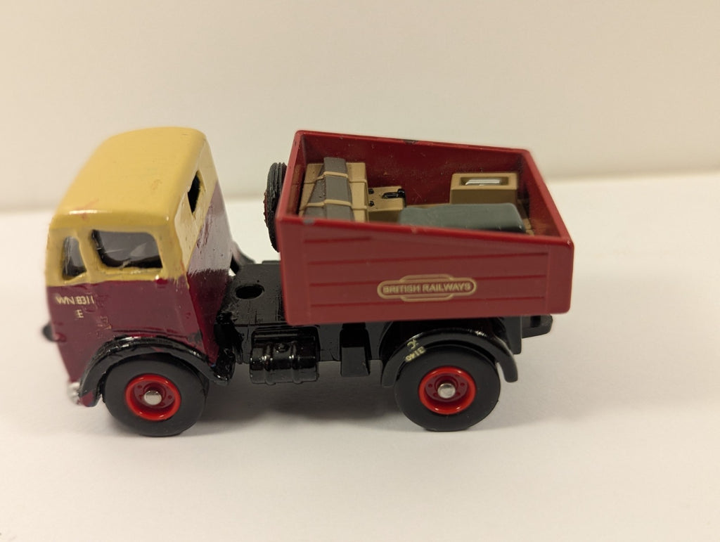 Lledo 1/76 Scale DG114000 - AEC Mammoth Ballast (British Railways) Red/Cream