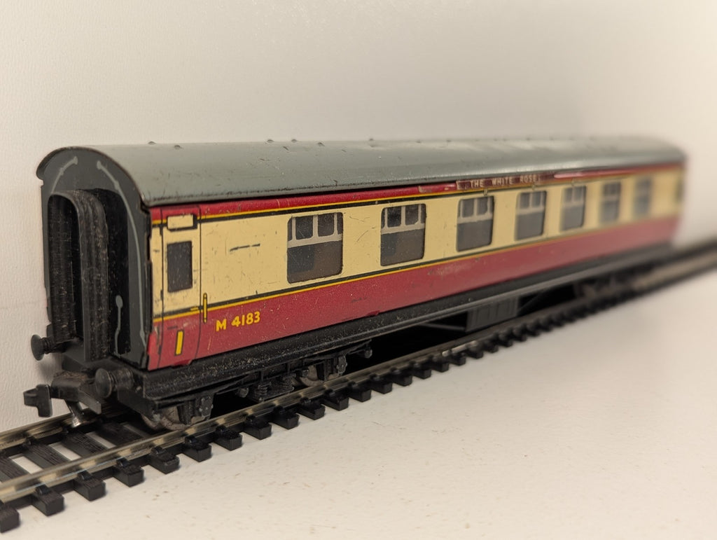 Hornby Dublo OO Gauge D12 First Class Corridor Coach "The White Rose"