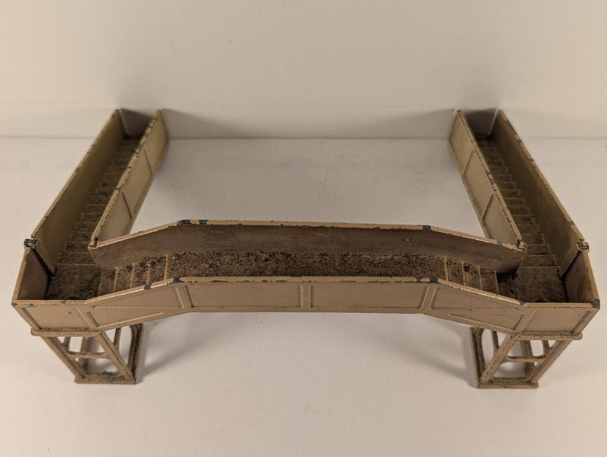 Hornby-Dublo OO Gauge D1 Footbridge Buff