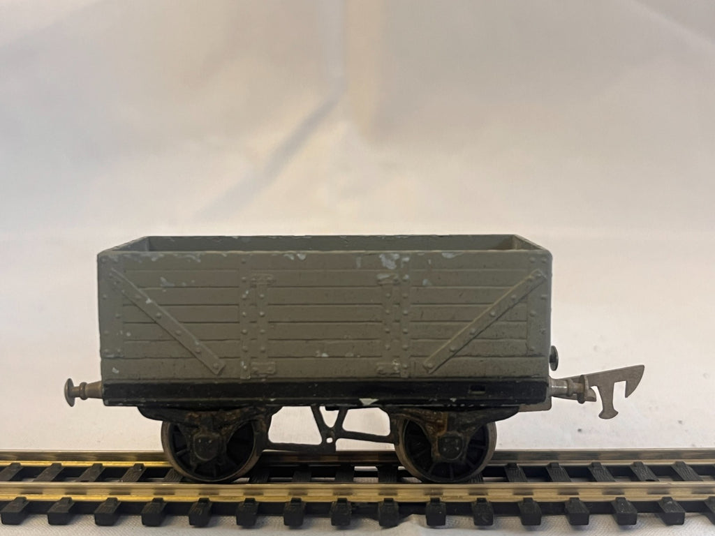 Graham Farish OO Gauge 7 Plank Wagon Grey