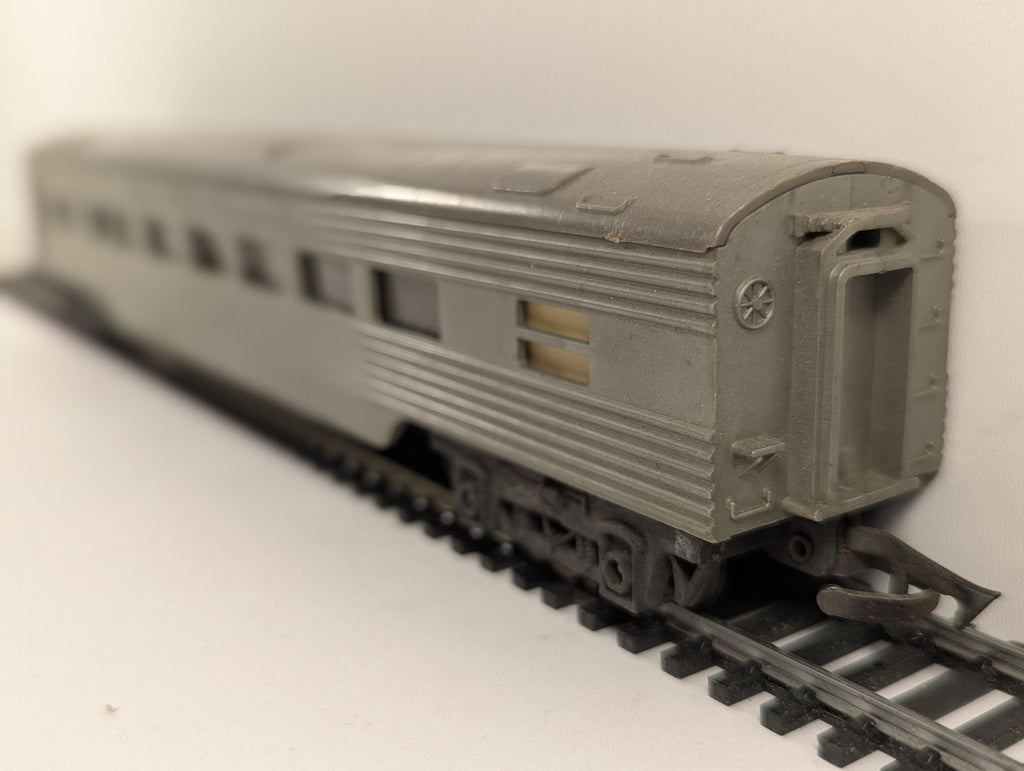 Tri-ang OO Gauge Transcontinental Passenger Coach Plain Grey R.25