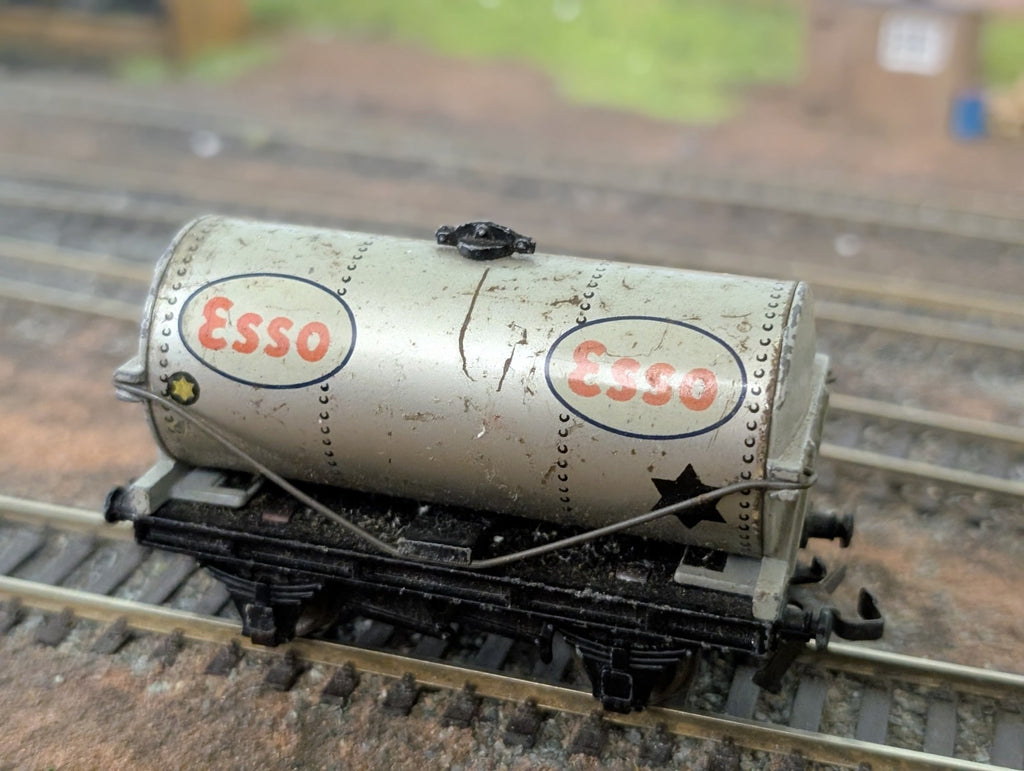 Hornby Dublo 4676 OO Gauge Tank Wagon Esso Silver
