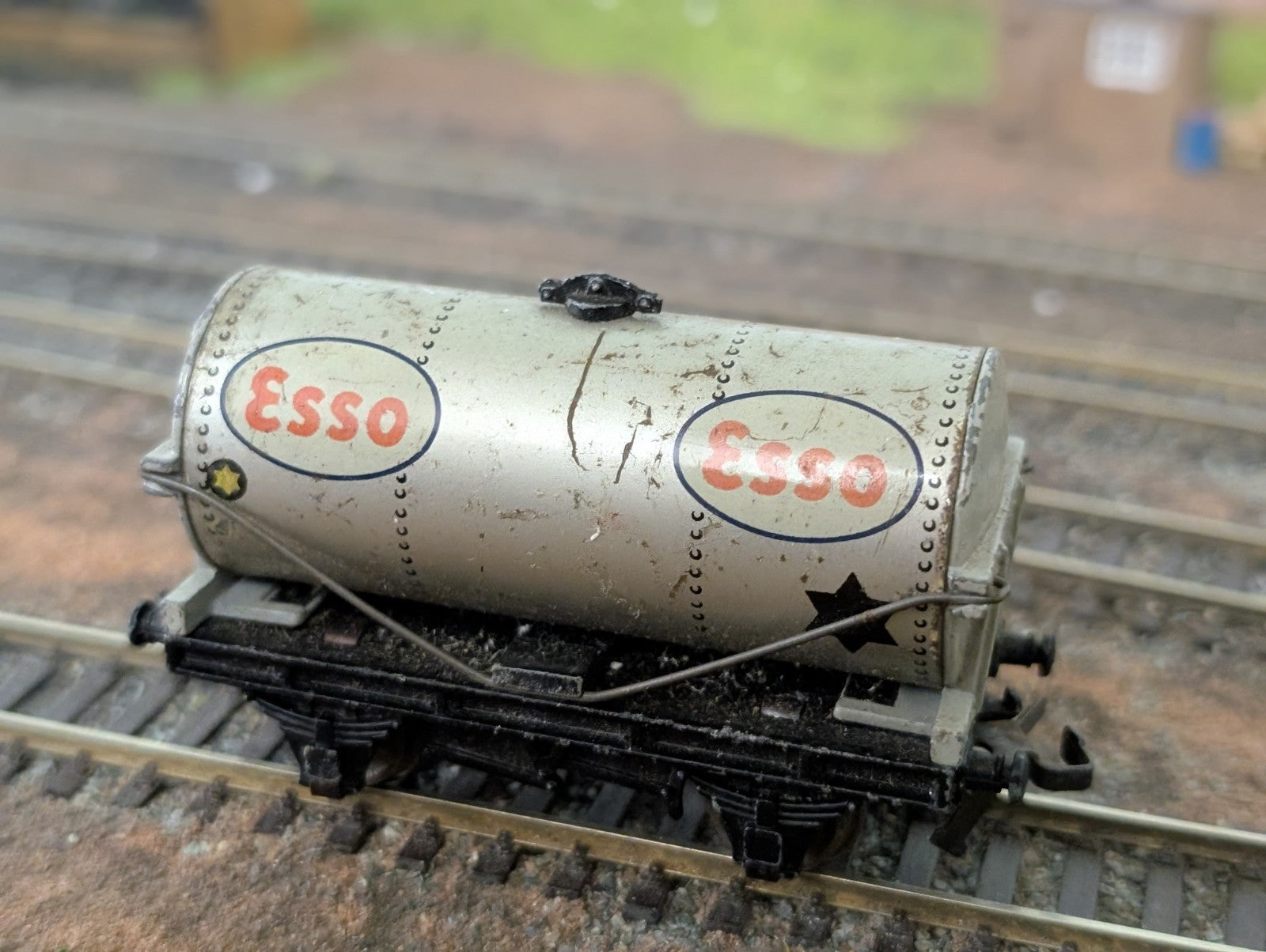 Hornby Dublo 4676 OO Gauge Tank Wagon Esso Silver