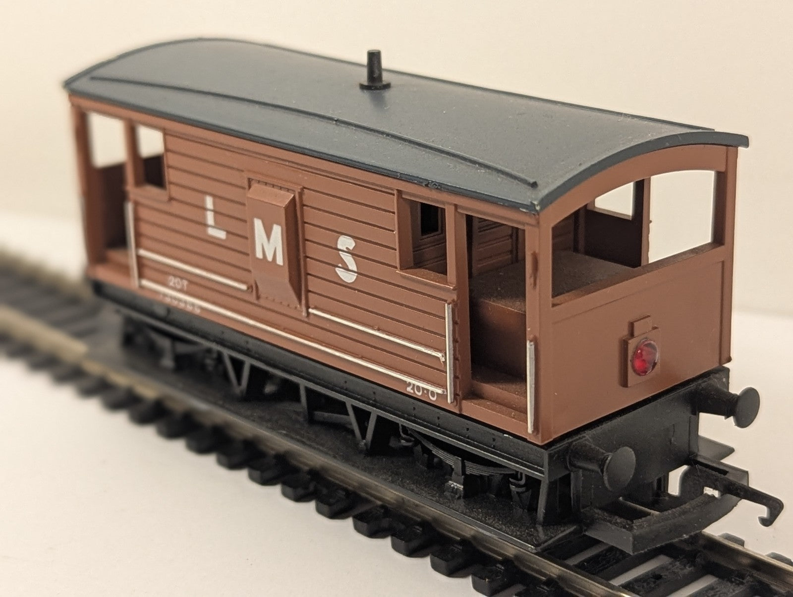 Hornby R718 OO Gauge LMS 20 Ton Goods Brake Van