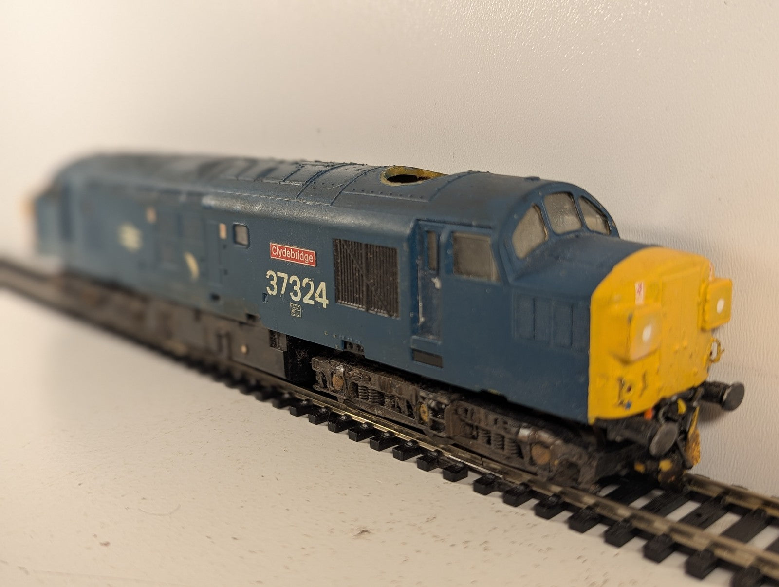 Lima OO Gauge Class 37 Diesel Locomotive 37324 BR Blue 205220 Spares or Repair
