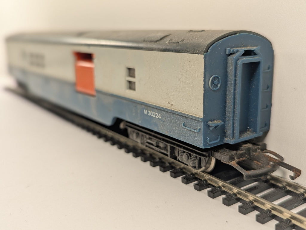 Hornby Railways OO Gauge Operating Royal Mail Coach Passenger Coach M 30224