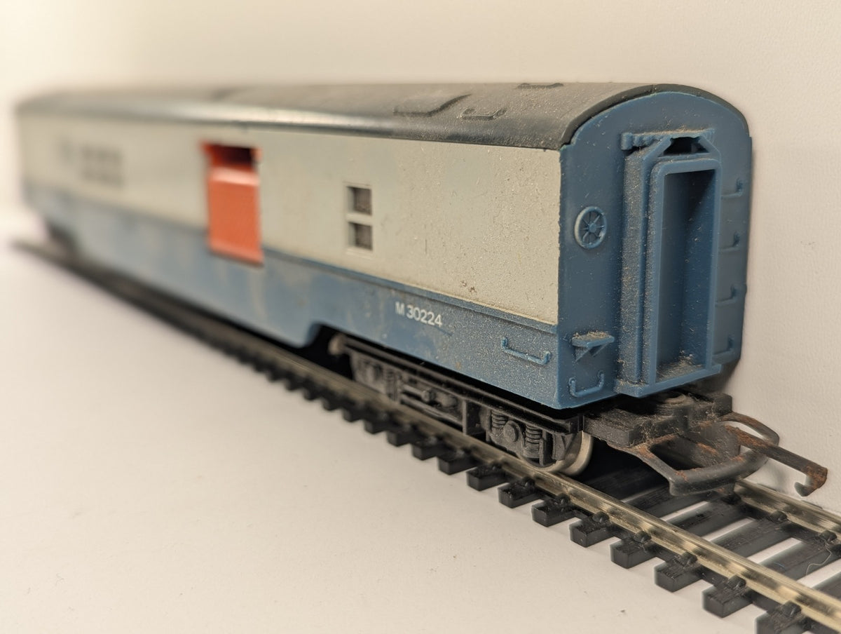 Hornby Railways OO Gauge Operating Royal Mail Coach Passenger Coach M 30224