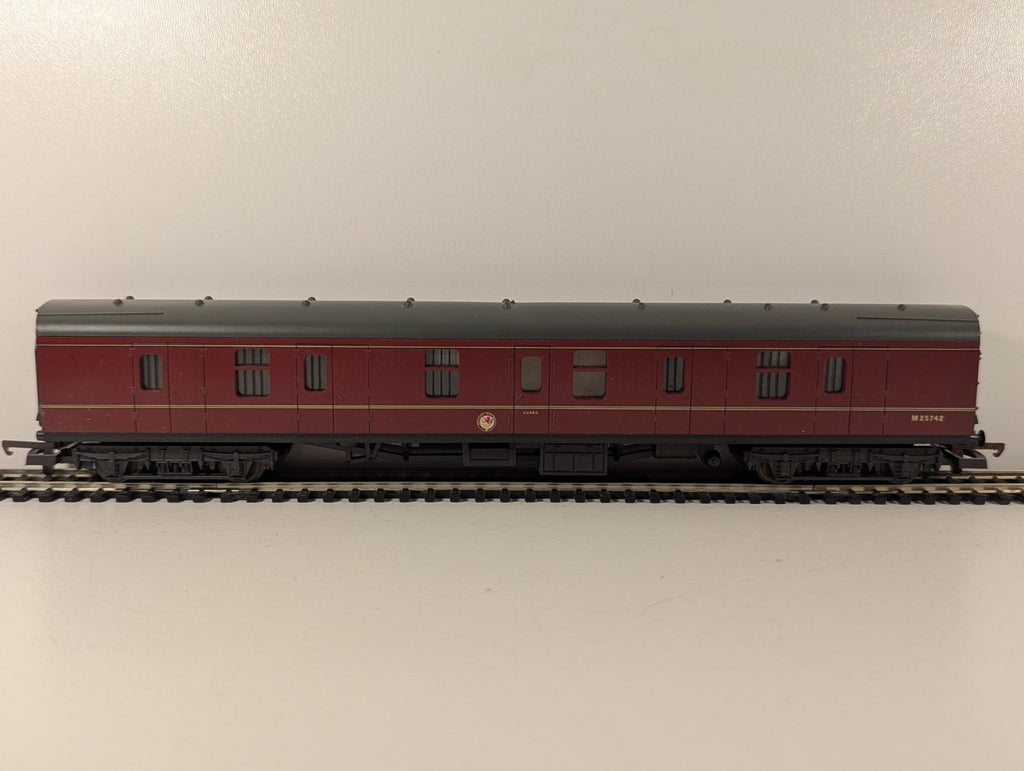 Lima OO Gauge BR Mk1 Full Brake Guards Coach Maroon