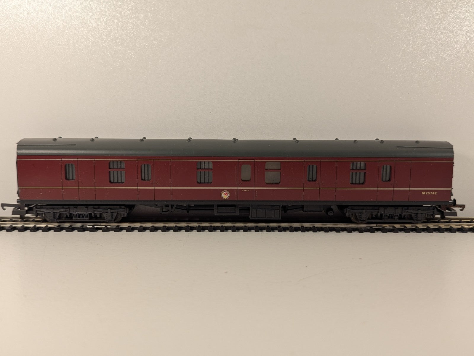 Lima OO Gauge BR Mk1 Full Brake Guards Coach Maroon