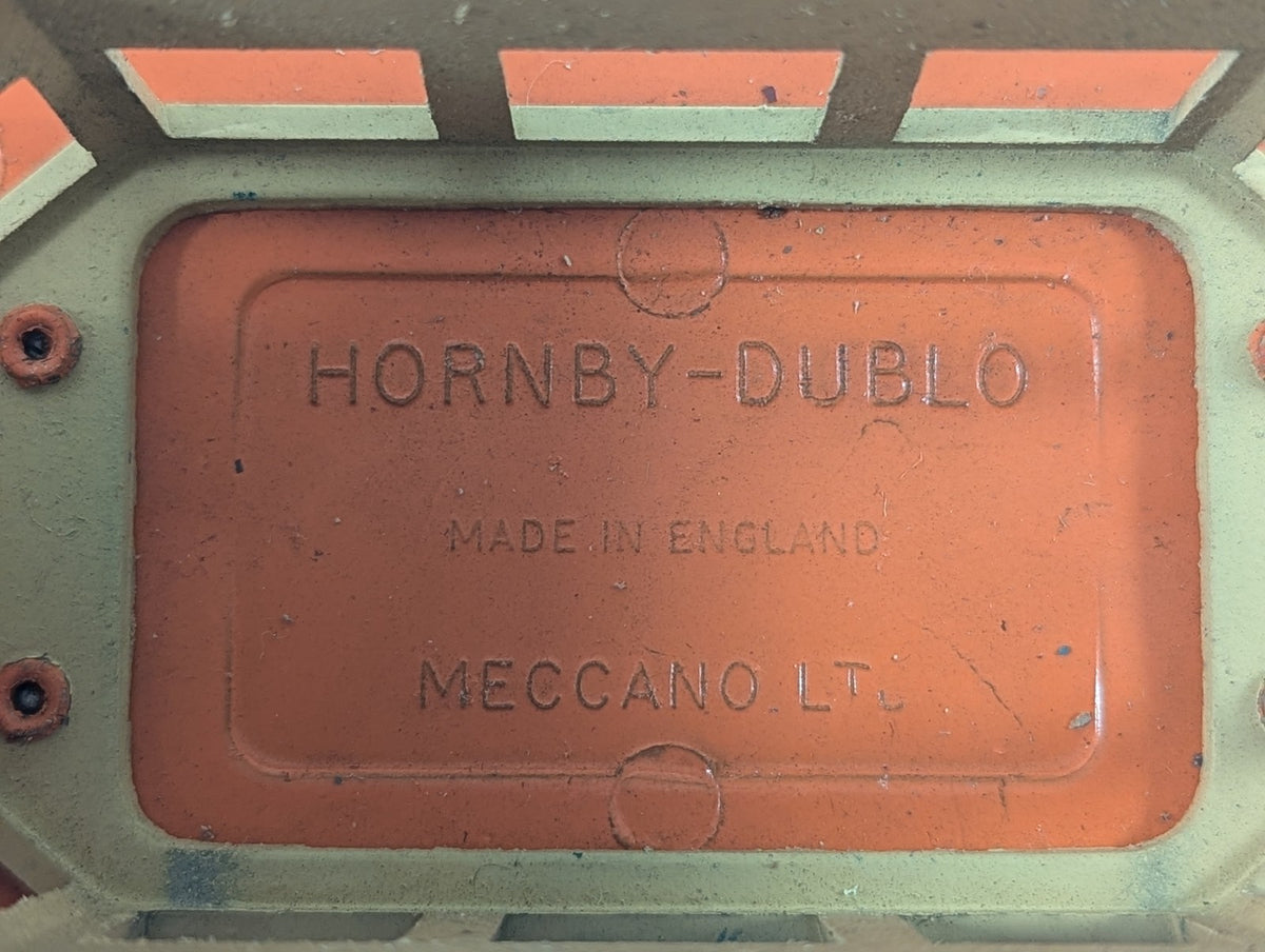 Hornby-Dublo OO Gauge D1 Signal Cabin Cream and Orange