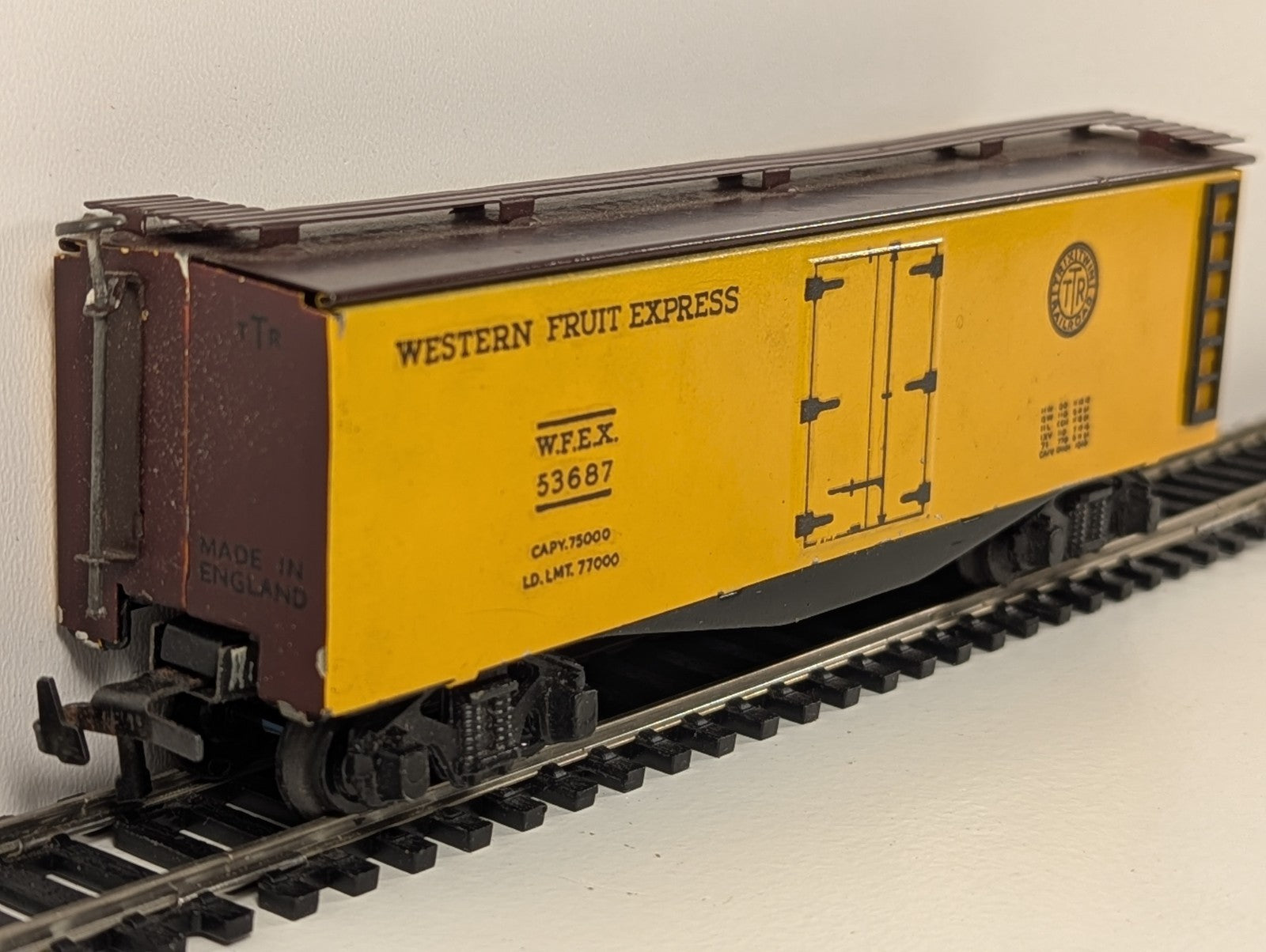 Trix OO Gauge 687 American Fruit Car – WFEX 53687