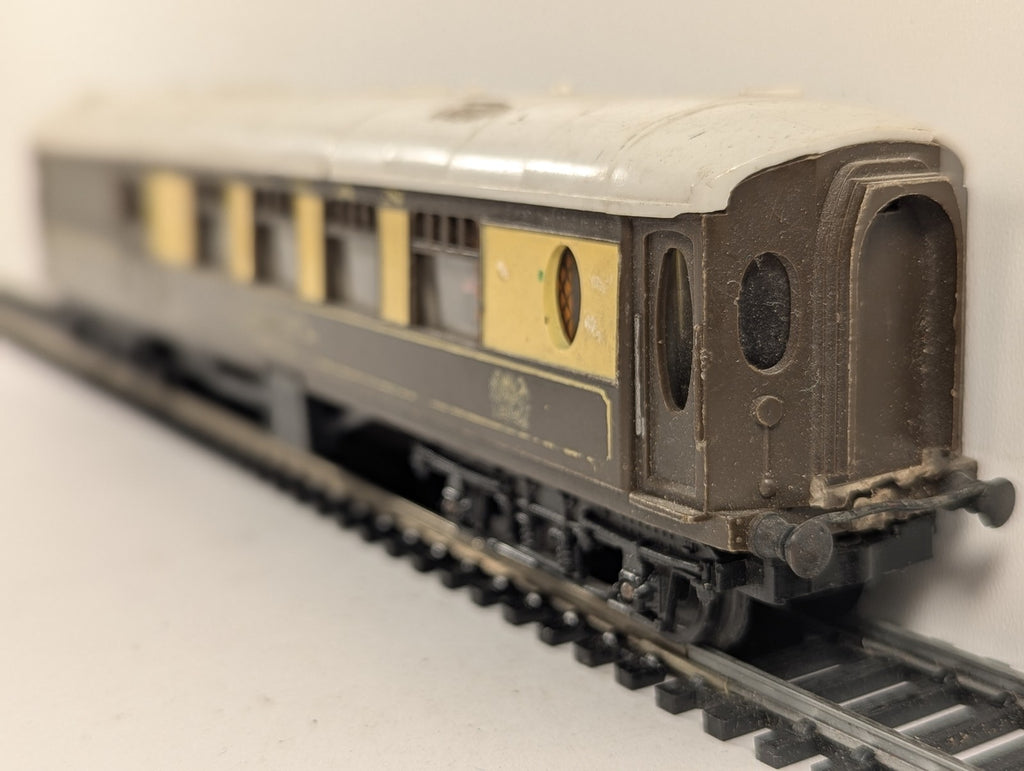 Tri-ang OO Gauge Pullman Car No. 79 Passenger Coach Pullman Umber and Cream R228