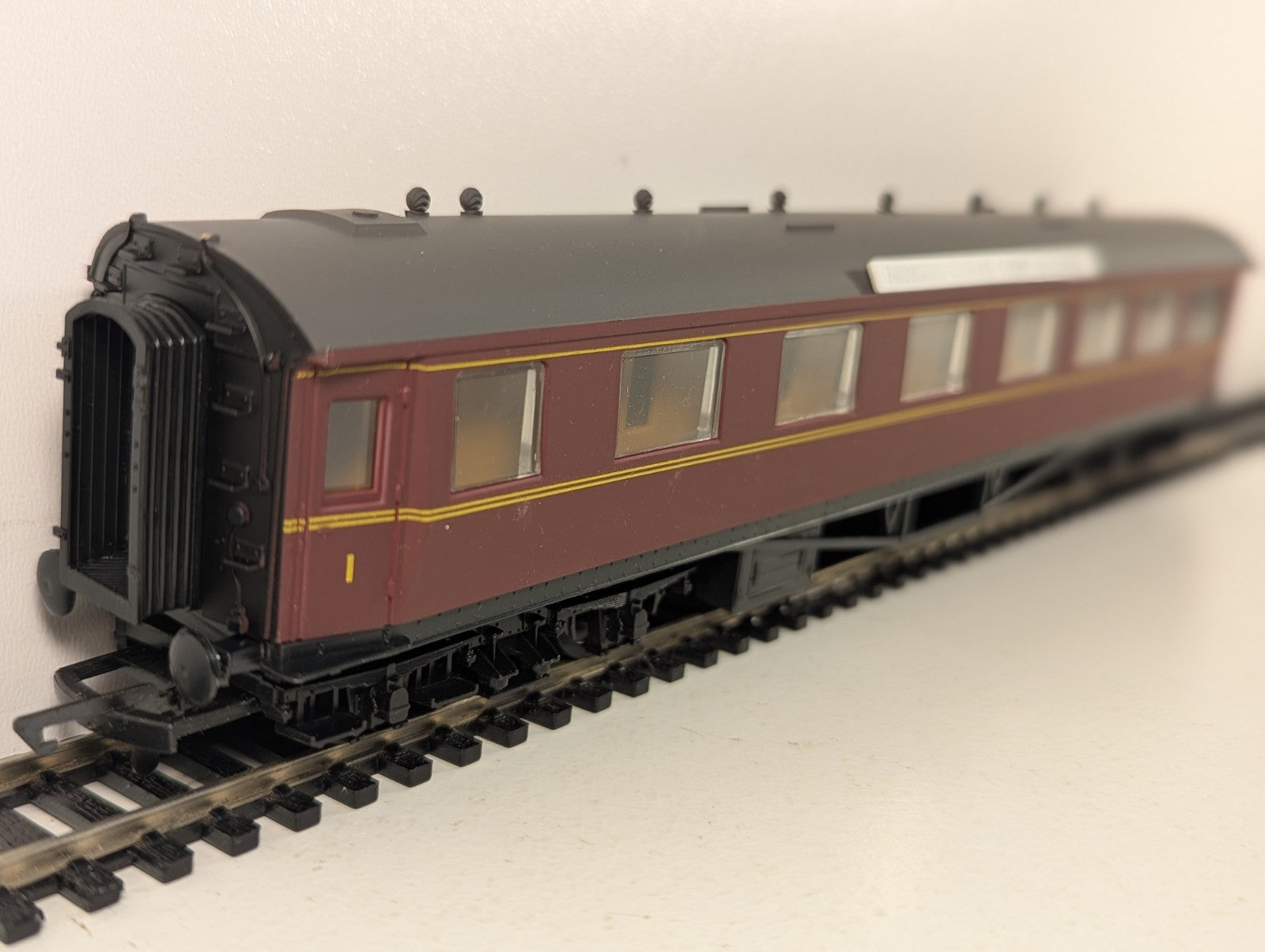 Airfix GMR OO Scale Hawksworth Corridor First Passenger Coach W 6661 W BR