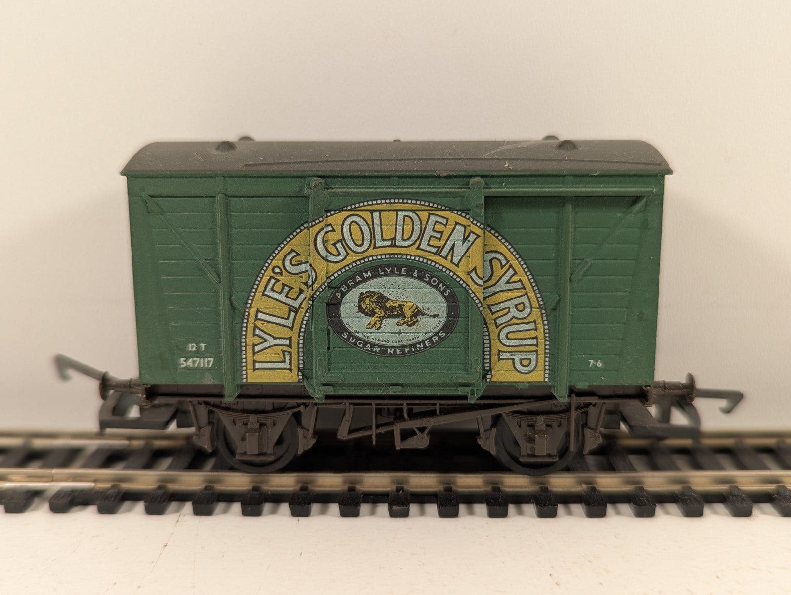 Airfix OO Gauge 54310 12T Wagon Lyle’s Golden Syrup Livery