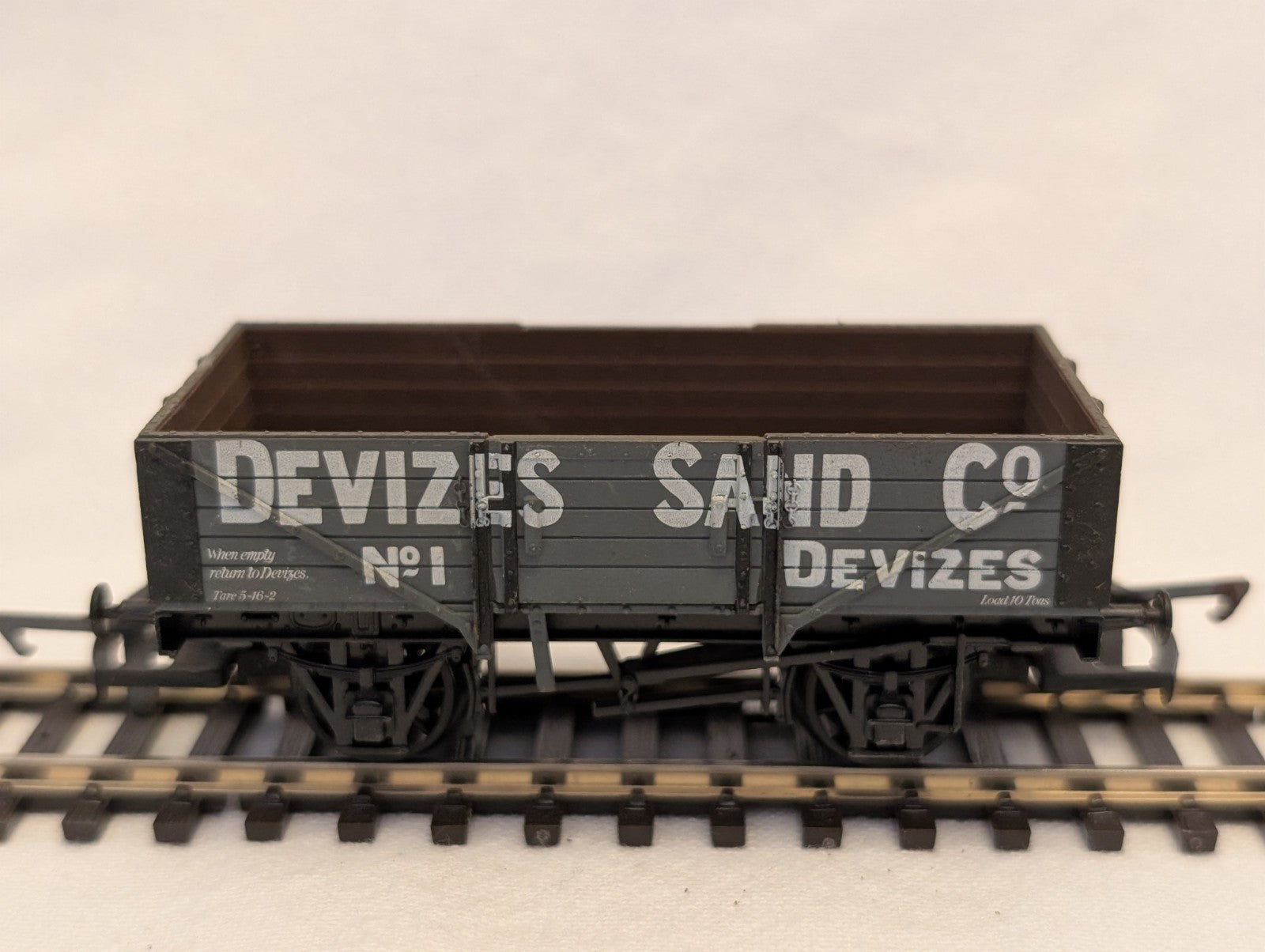 Airfix OO Gauge 7 Plank Open Wagon Goods Wagon 1 Devizes Sand Co.