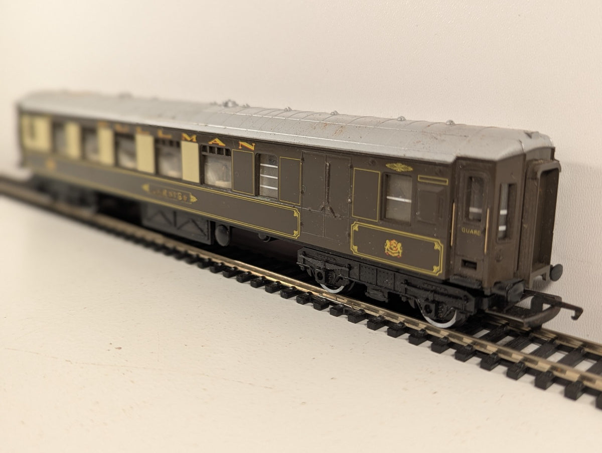 Hornby OO Gauge Pullman 3rd Class Parlour Brake Coach (Name Damaged)