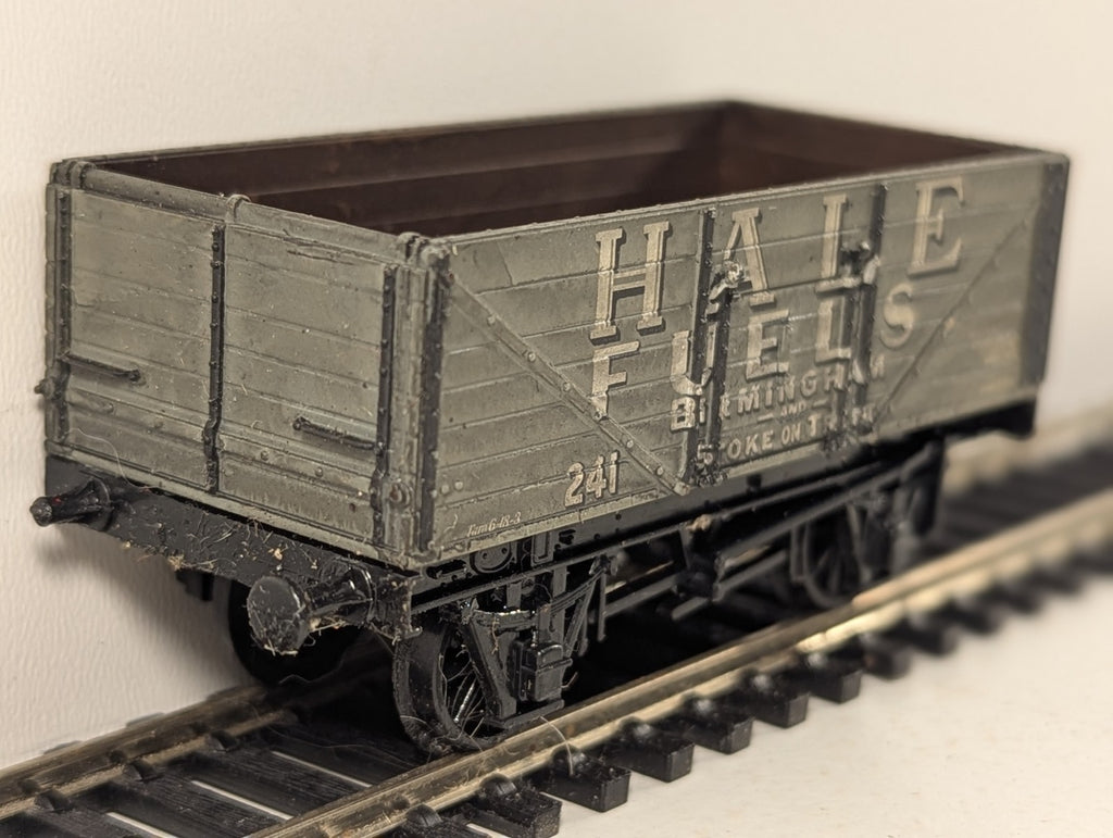 Airfix OO Gauge 7 Plank Open Wagon Goods Wagon 241 Hale Fuels grey