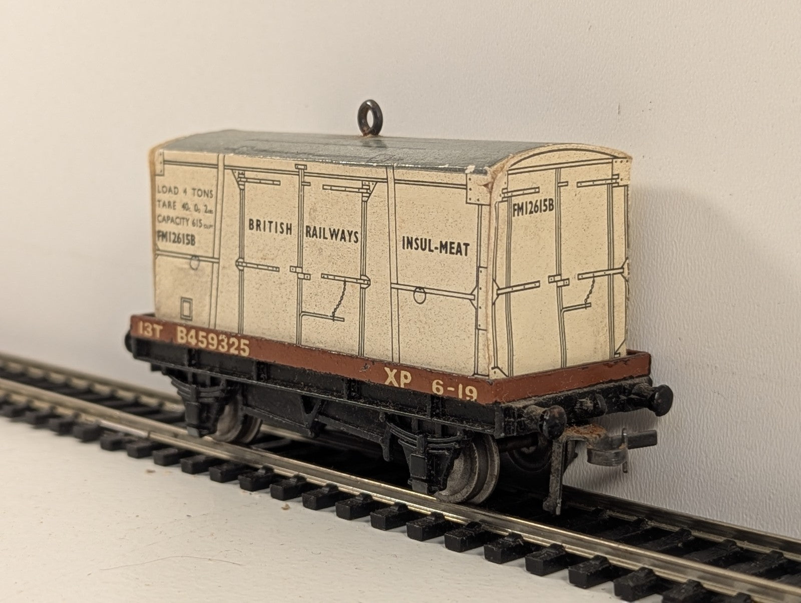 Hornby Dublo 32088 OO Gauge Low-Sided Wagon with White Meat Container - Boxed