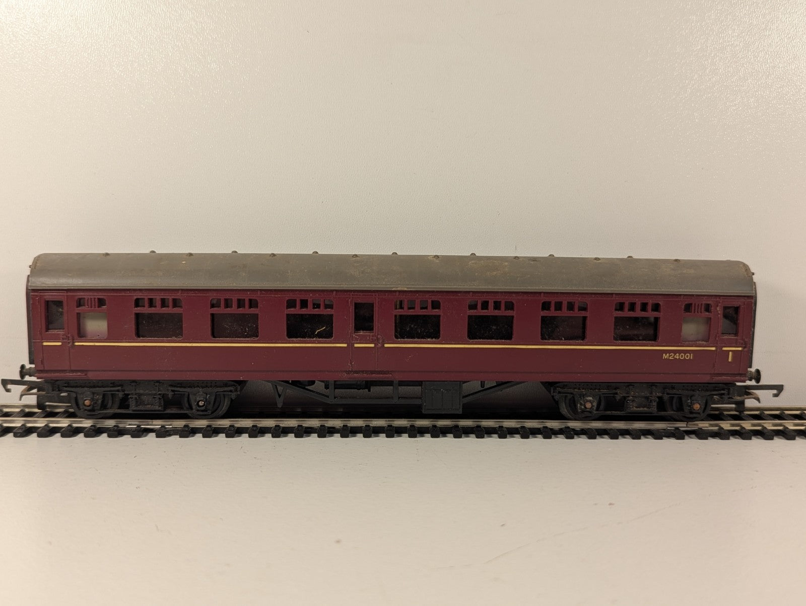 Tri-ang R321 OO Gauge BR 1st Class Coach BR Maroon