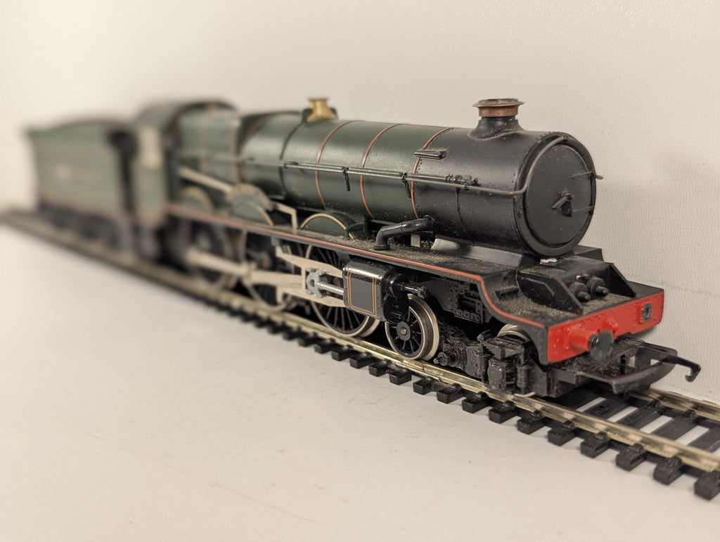 Hornby OO Gauge GWR King Class 4-6-0 'King Henry VIII' Locomotive 6013 GWR Green