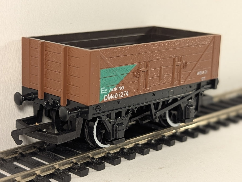 Hornby OO Gauge 5 Plank Open Wagon 'Es Woking' DM401274 BR Brown (Engineers)