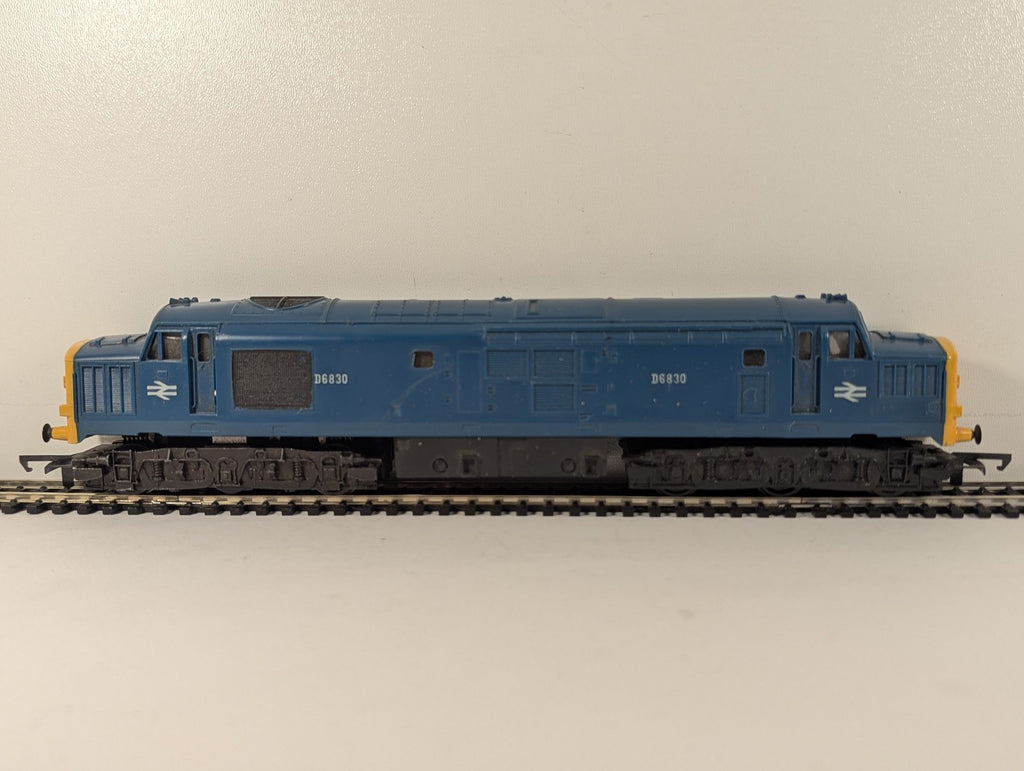 Hornby OO Gauge Class 37 Diesel Locomotive D6830 BR Blue R751