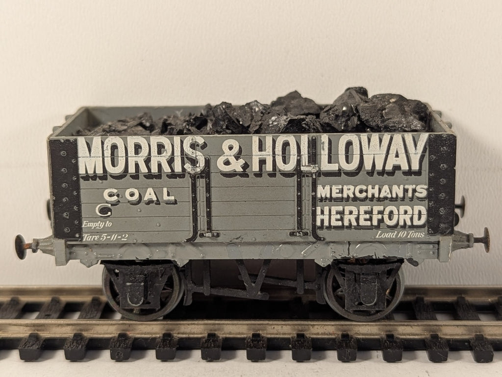 Hornby OO Gauge 7 Plank Coal Wagon 'Morris & Holloway' Goods Wagon R6373