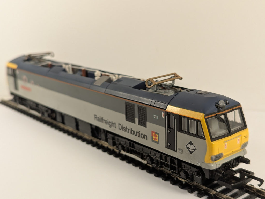 Hornby OO Gauge Class 92 Electric Locomotive Charles Dickens