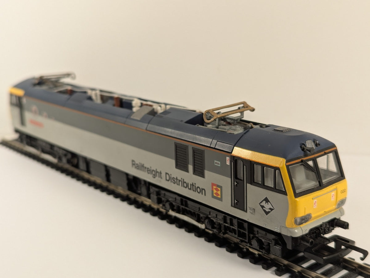 Hornby OO Gauge Class 92 Electric Locomotive Charles Dickens
