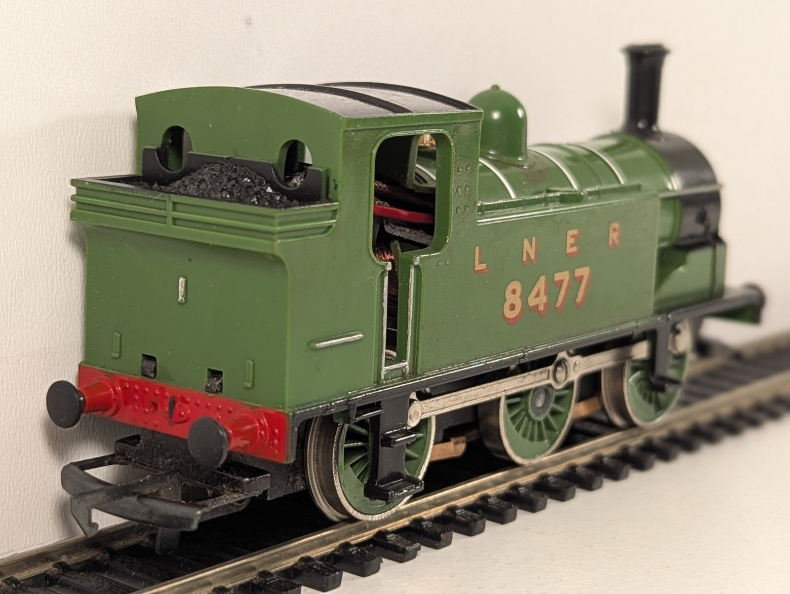 Hornby R252 LNER Class J83 0-6-0 Tank Locomotive OO Gauge - Loose Body