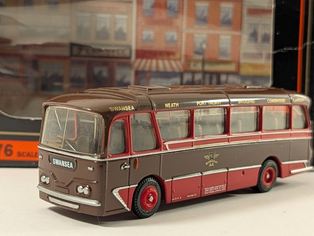 EFE 12105 OO Gauge Cavalier Coach Neath & Cardiff - Boxed