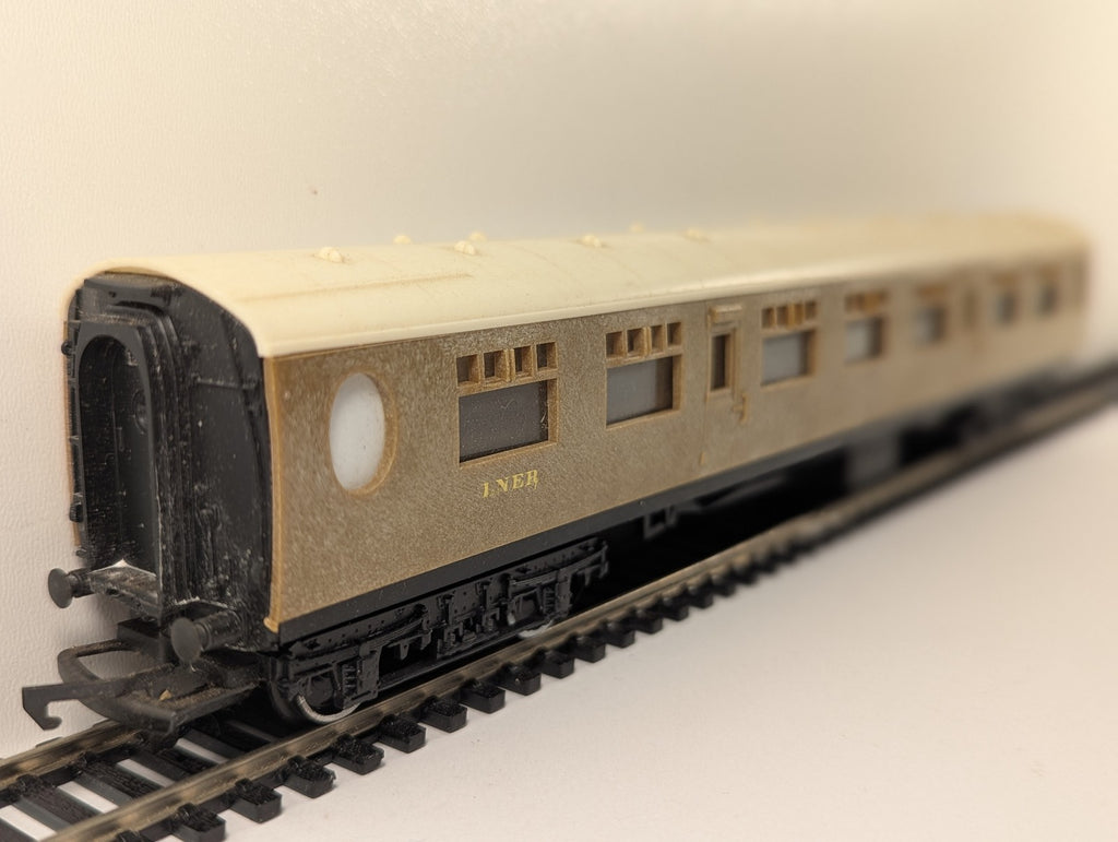 Hornby OO Gauge LNER Gresley Buffet Coach Passenger Coach 1010 LNER Teak R4180