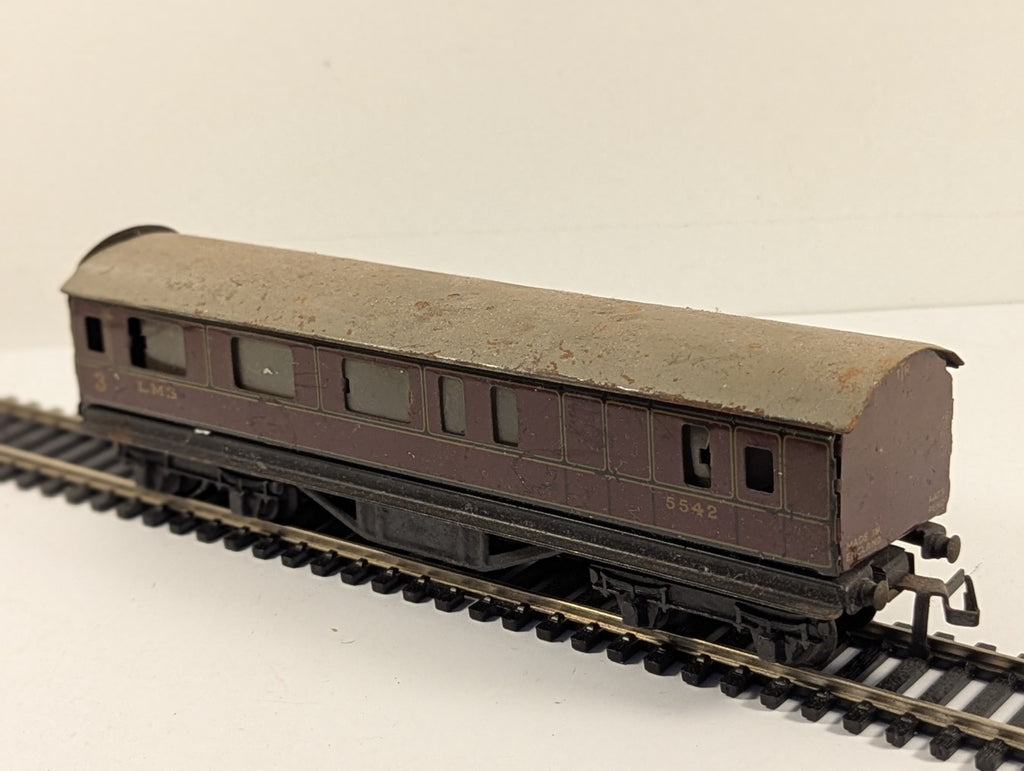 Trix OO Gauge LMS 3rd Class Brake Coach