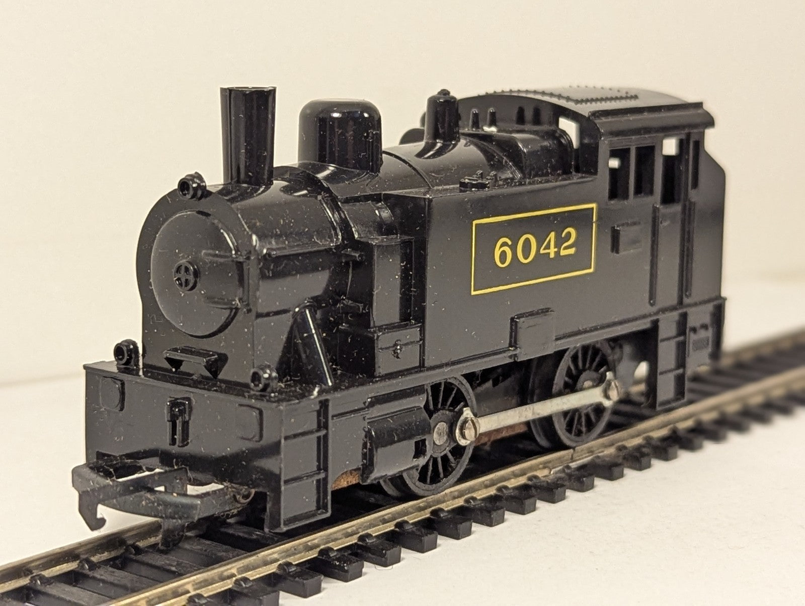 Hornby OO Gauge 0-4-0 Tank Locomotive Steam Locomotive 6042 Black