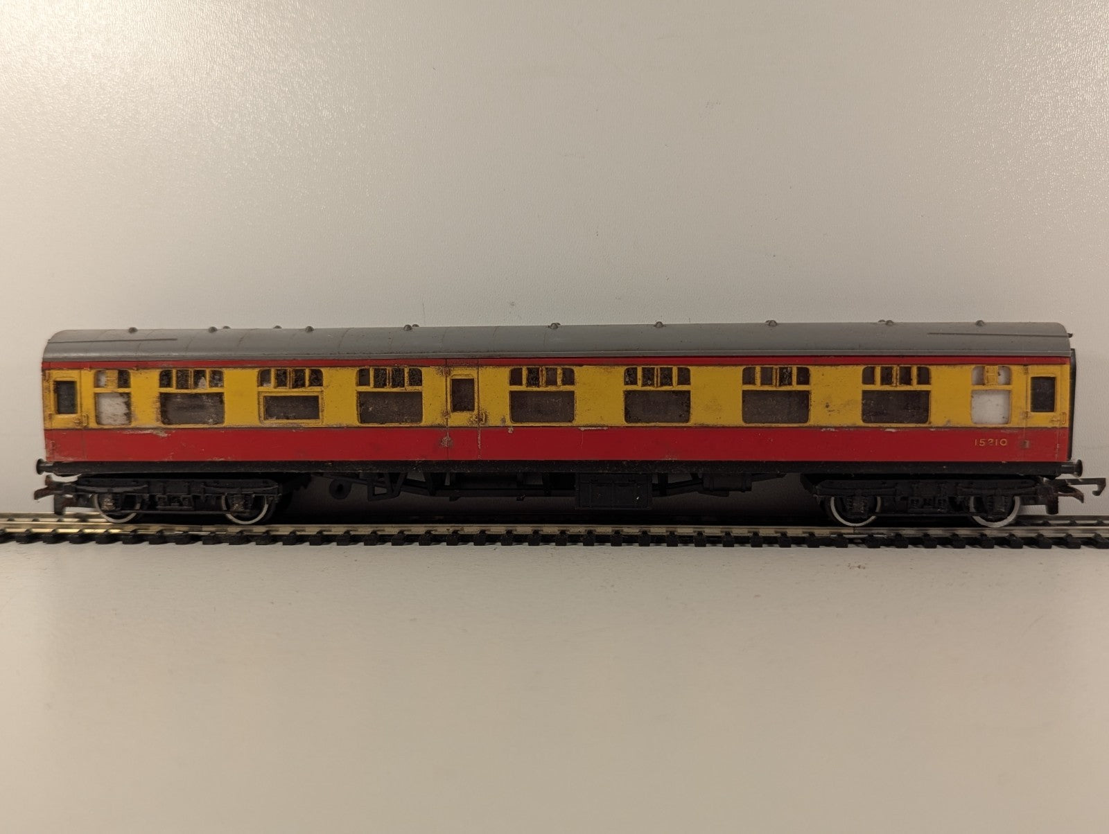 Hornby OO Gauge LMS Corridor Composite Coach Passenger Coach 15210