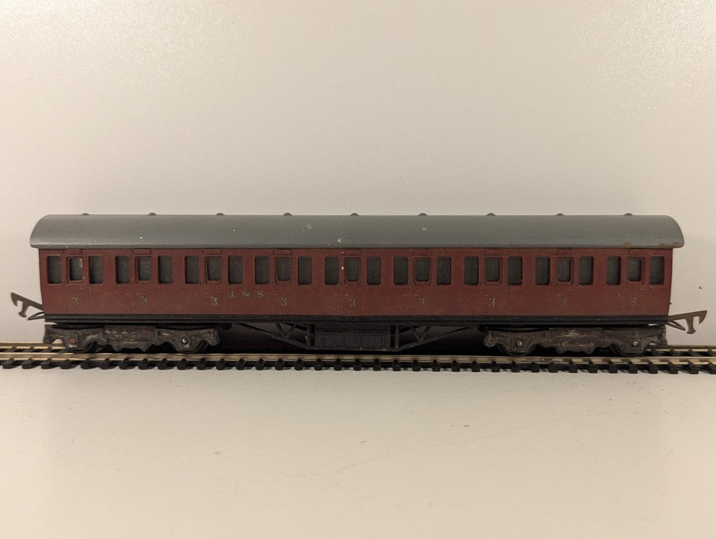 Graham Farish OO Gauge LMS Maroon 57ft Suburban Coach