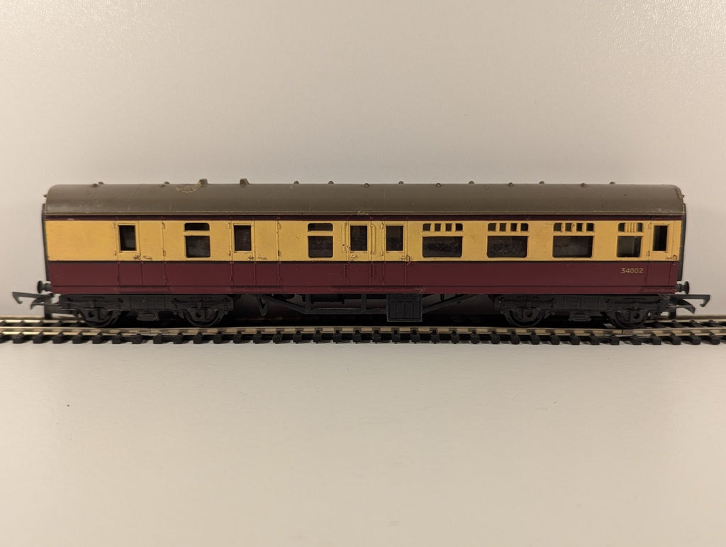 Tri-ang R28 / R220 Brake Coach – BR Maroon & Cream – 34002