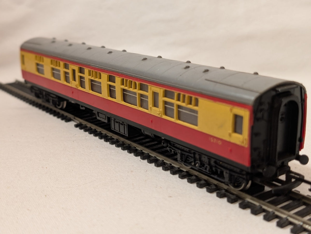Hornby OO Gauge BR Mk1 Corridor Composite Coach No. 15210