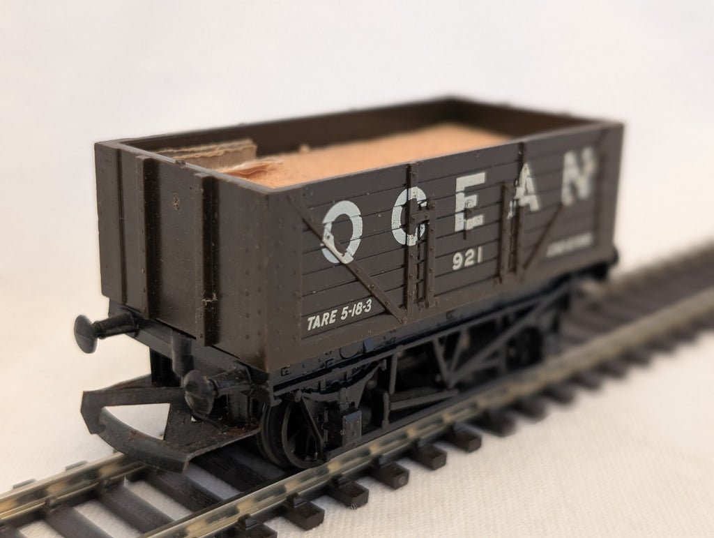 Hornby R020 7 Plank Wagon Goods Wagon 921 Ocean Brown