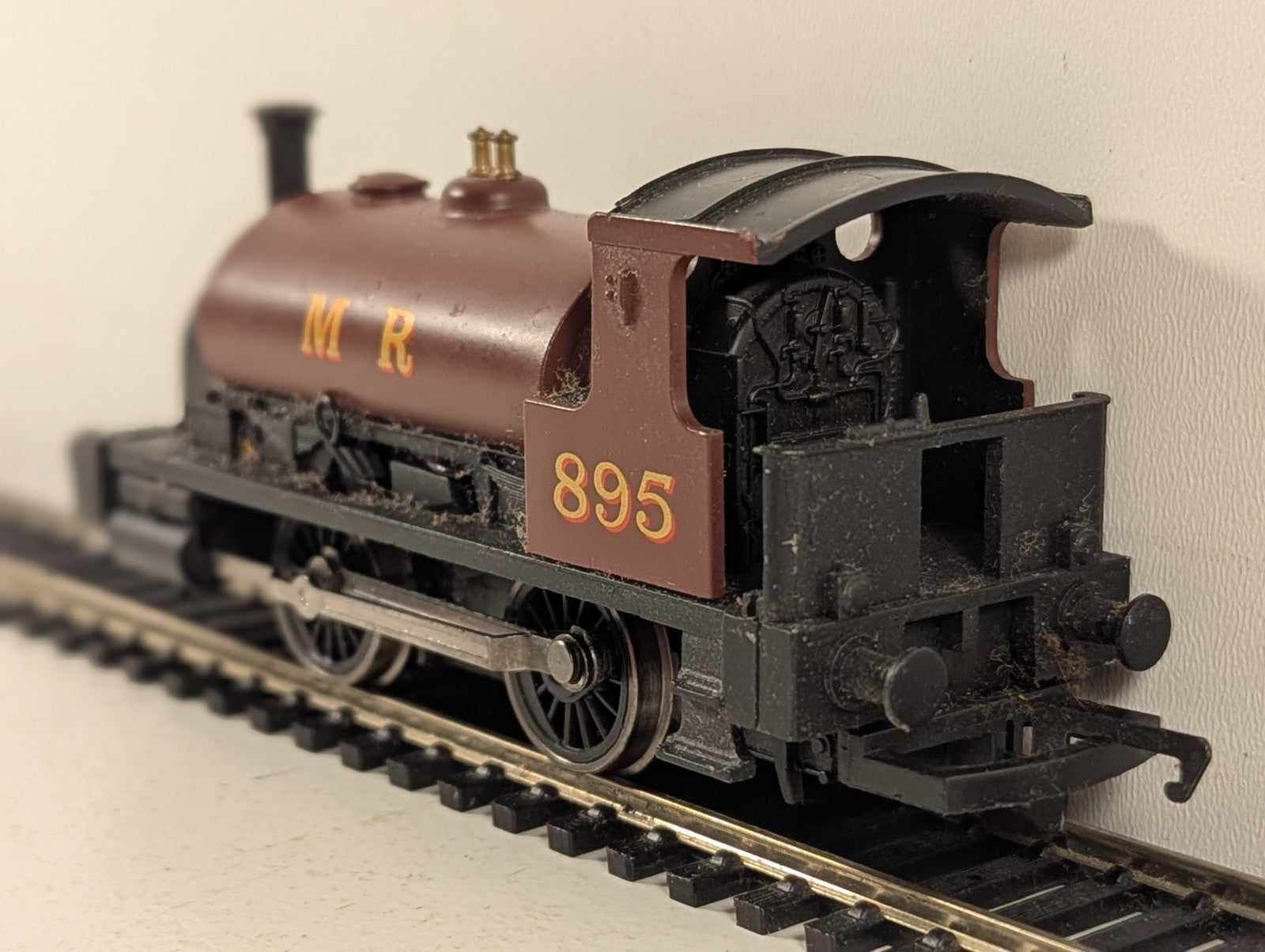 Hornby OO Gauge Midland Railway 0-4-0 Saddle Tank Steam Locomotive 895
