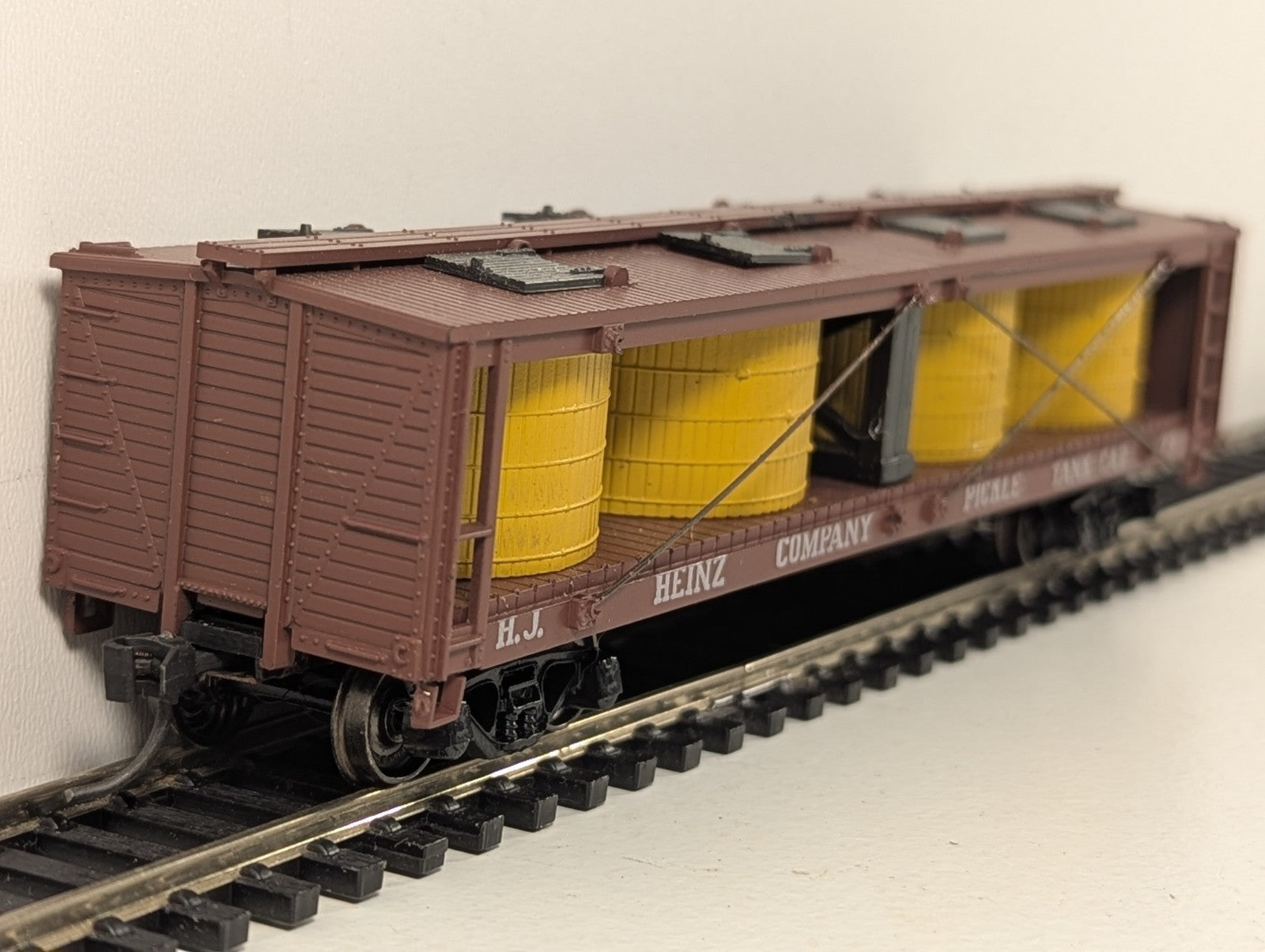 Athearn HO Gauge Heinz Pickle Car with Tanks Goods Wagon 73 1475