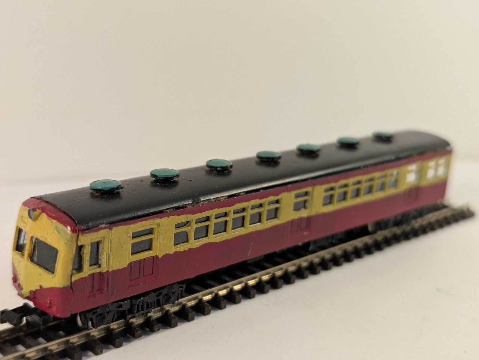 Repainted N Gauge Japanese Dummy Unit Missing Wheels