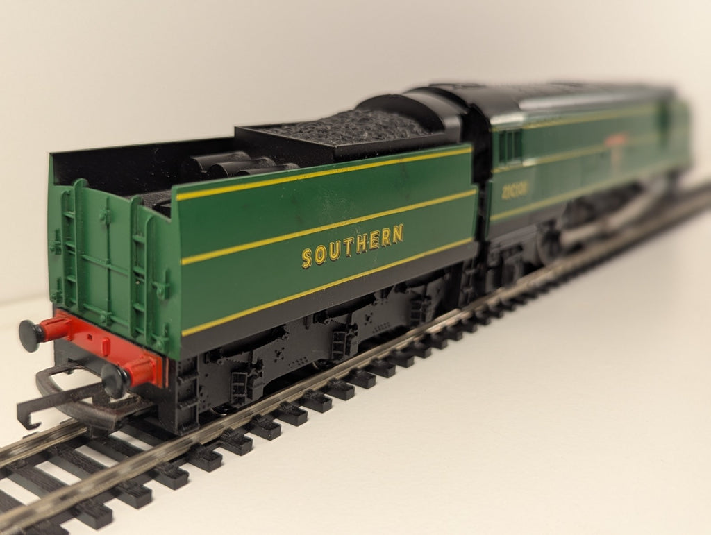 Hornby R320B – West Country Class 4-6-2 ‘Exeter’ 21C101 (SR Green)