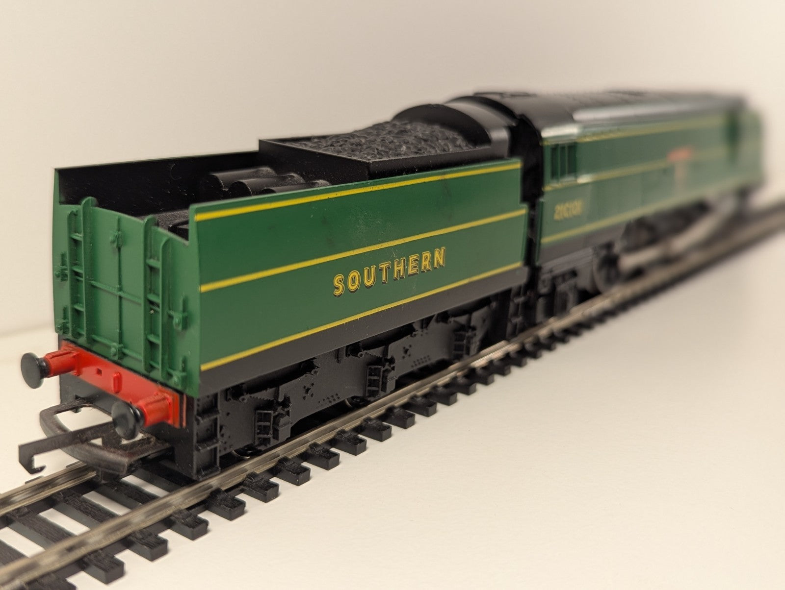 Hornby R320B – West Country Class 4-6-2 ‘Exeter’ 21C101 (SR Green)
