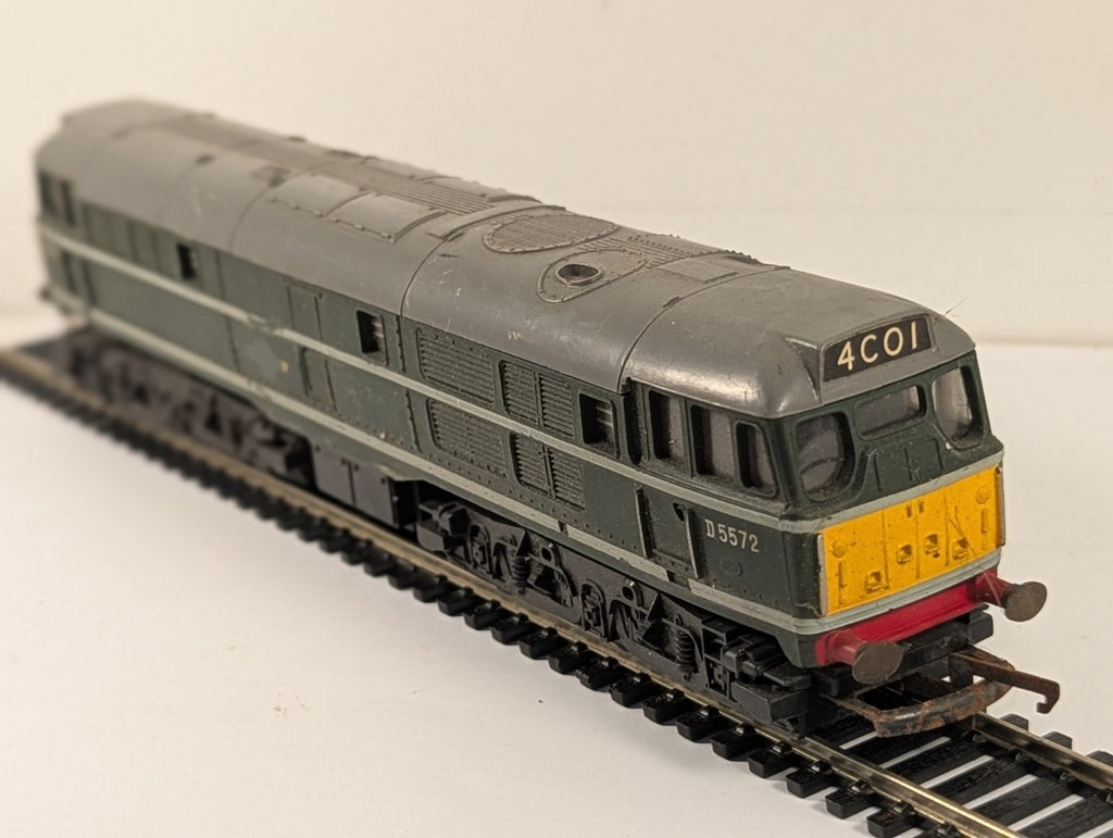 Tri-ang R357 OO Gauge Brush Type 2 Class 31 Diesel Locomotive D5572 Spares