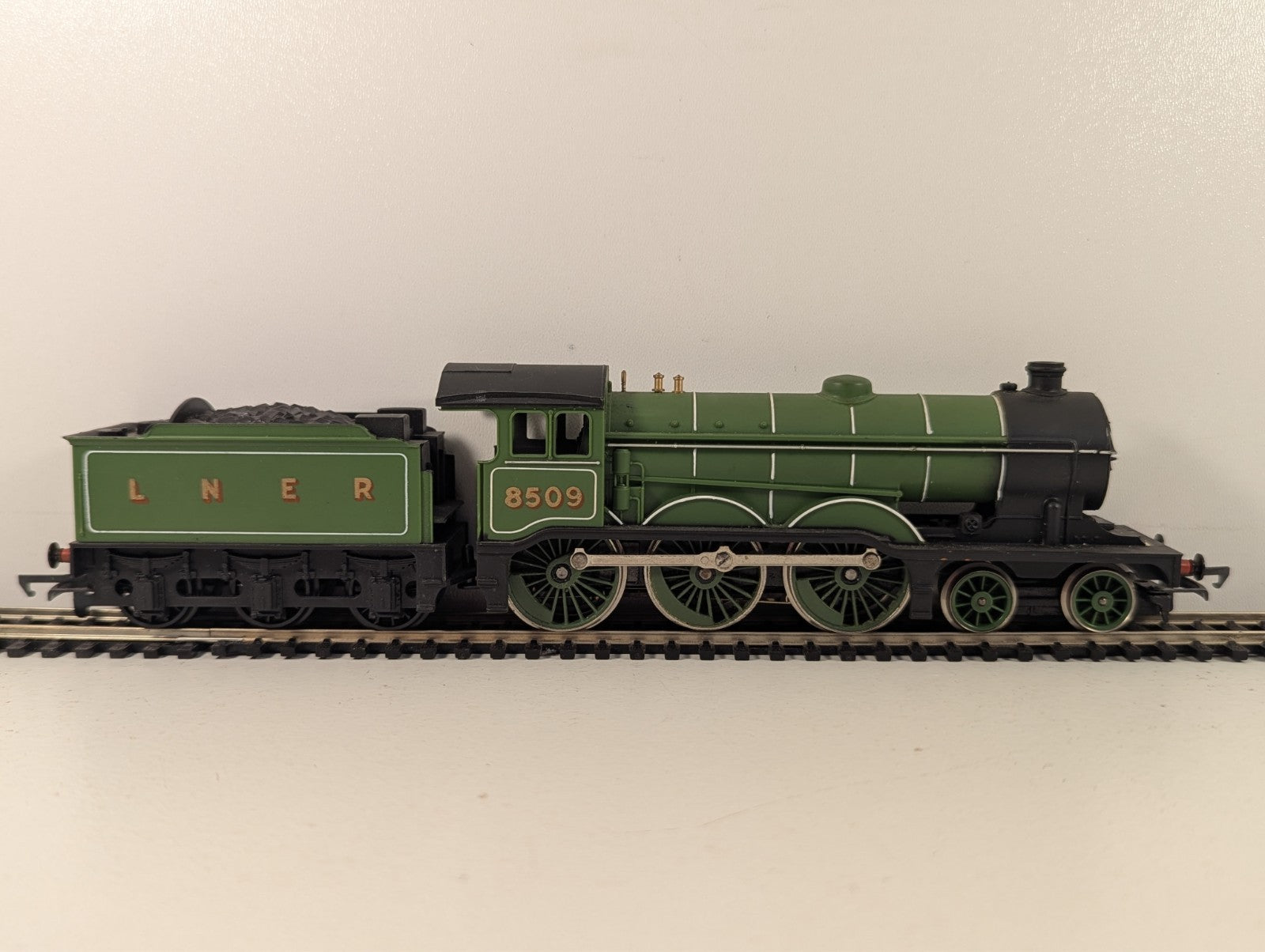 Hornby R866 OO Gauge Class B12 4-6-0 Steam Locomotive