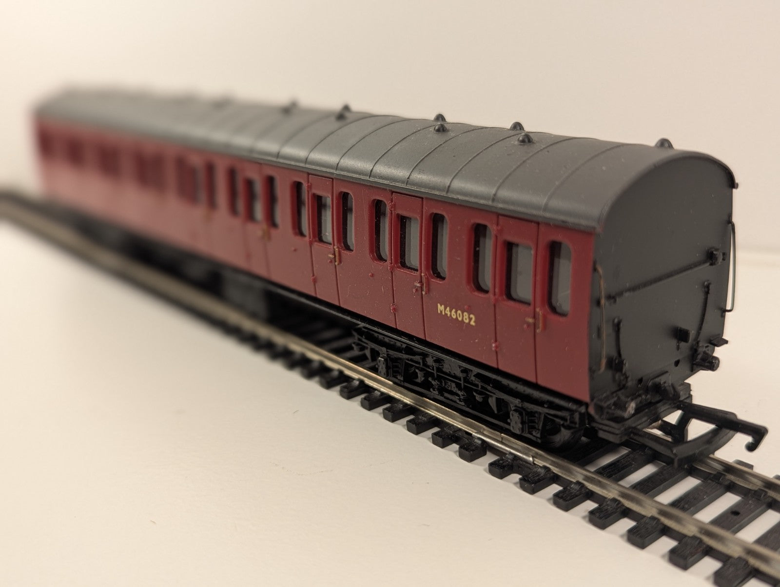 Bachmann Branchline BR Mk1 57ft Suburban Coach M46082 BR Crimson