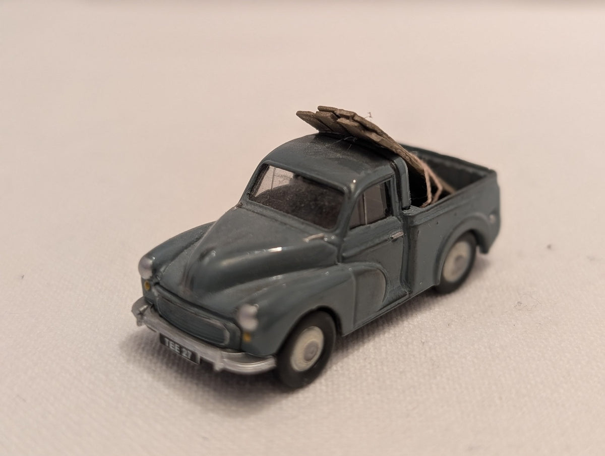 Classix OO Gauge Morris Minor Pick-Up Die-cast Vehicle TEE 27 Grey