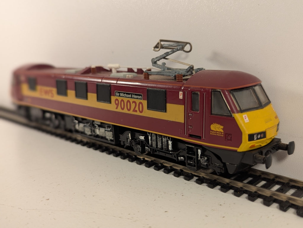 Hornby BR Class 90 EWS Electric Locomotive OO Gauge - Missing Coupling